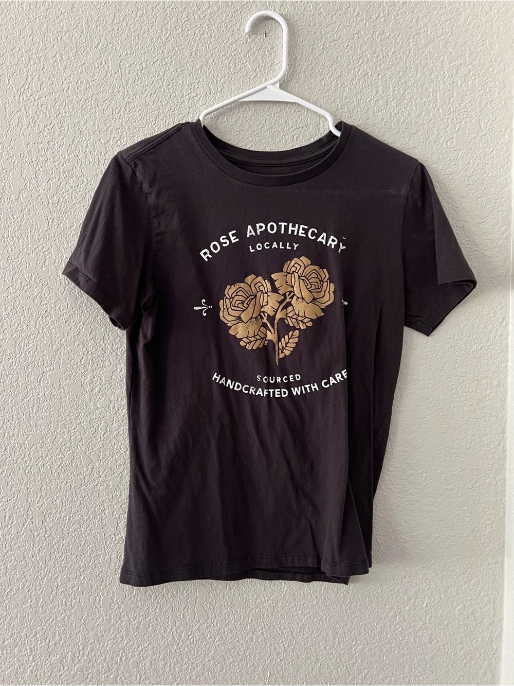 Schitts Creek Rose Apothecary Graphic Tee Medium